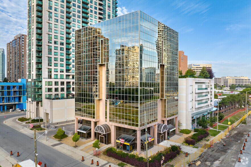 3660 Hurontario St, Mississauga, ON à louer - Photo principale - Image 1 de 9