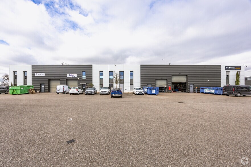 8-10 Rue Jacquard, Chassieu à louer - Photo du bâtiment - Image 2 de 2