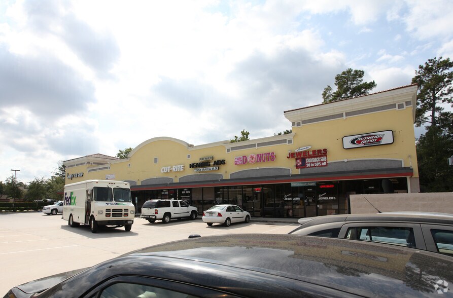 3301 W Davis St, Conroe, TX à louer - Photo du bâtiment - Image 2 de 3