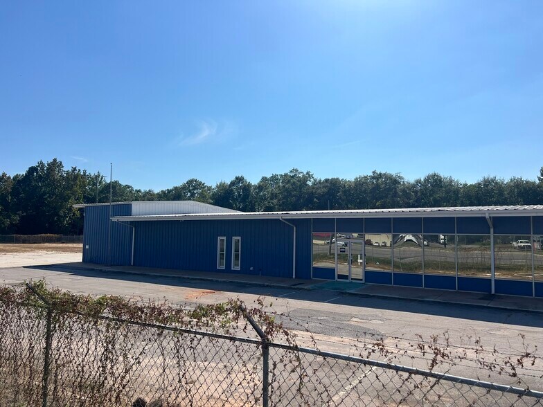 8653 Pensacola Blvd, Pensacola, FL à vendre - Photo du bâtiment - Image 2 de 22