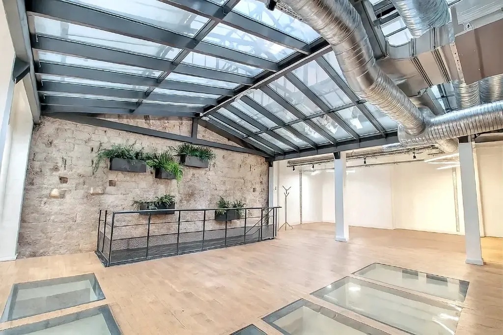 40 Rue De Paradis, Paris for sale Interior Photo- Image 1 of 6