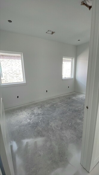 11355 N Sam Houston Pky E, Humble, TX à louer - Photo du bâtiment - Image 3 de 3