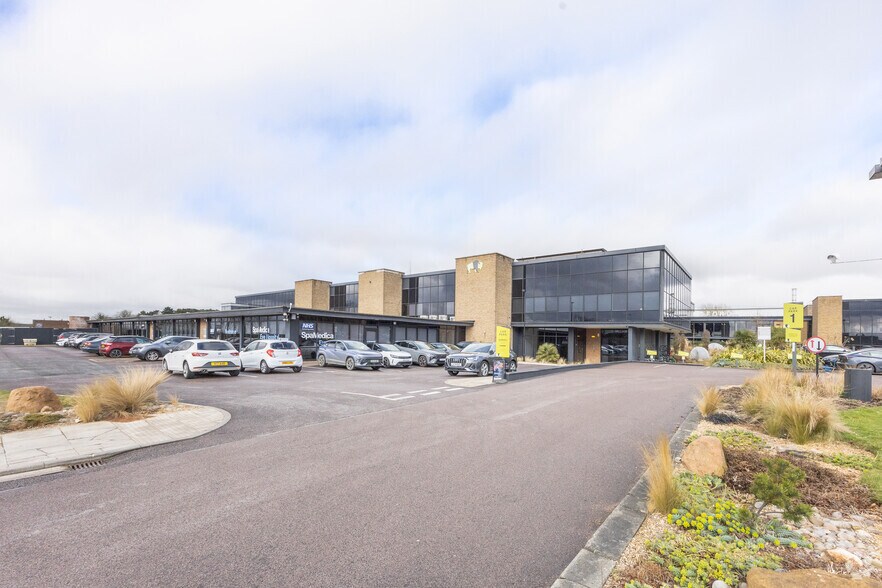 Manton Ln, Bedford for lease - Primary Photo - Image 1 of 5