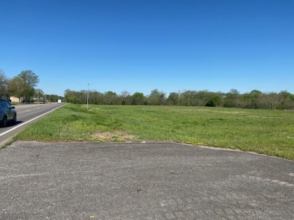 1824 Pulaski Hwy, Fayetteville, TN à vendre - Photo du bâtiment - Image 2 de 6