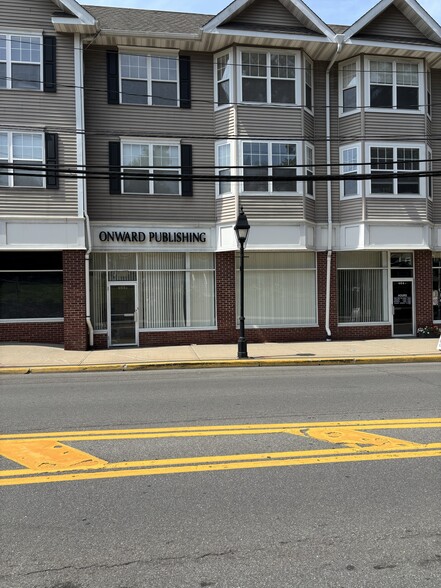 464 Main St, Port Jefferson, NY for lease - Building Photo - Image 3 of 3
