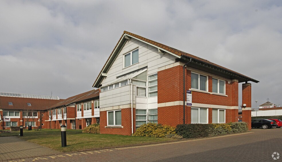 Willie Snaith Rd, Newmarket à louer - Photo du bâtiment - Image 2 de 3