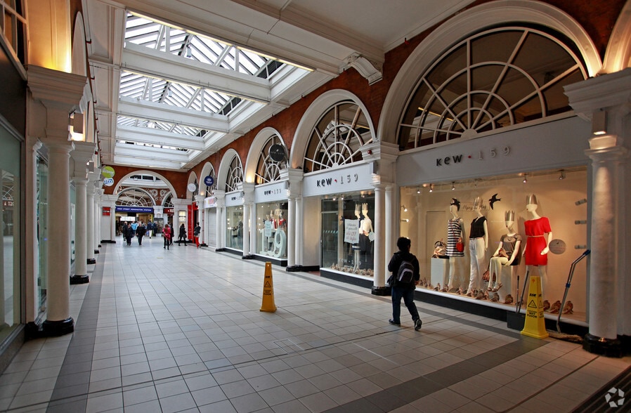 125 Kensington High St, London for lease - Interior Photo - Image 2 of 18