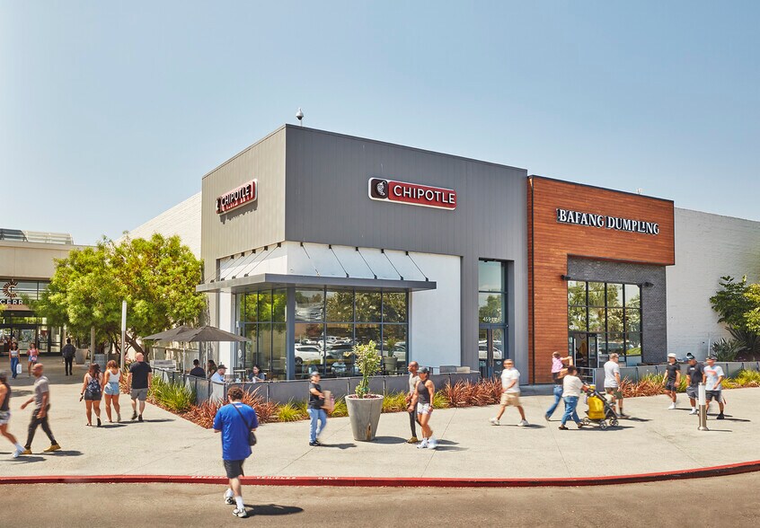 239 Los Cerritos Mall, Cerritos, CA à louer - Photo du bâtiment - Image 3 de 18