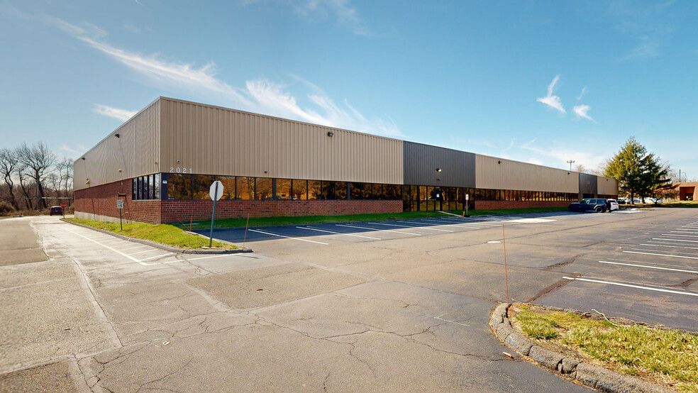 2021 Cabot Blvd W, Langhorne, PA for lease - Building Photo - Image 1 of 11