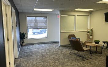 9343-9357 45 Av NW, Edmonton, AB à louer Photo intérieure- Image 2 de 4