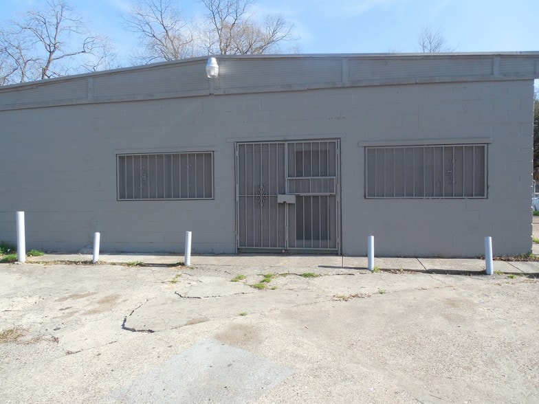 3744 Dixon Ave, Dallas, TX for lease - Building Photo - Image 3 of 16