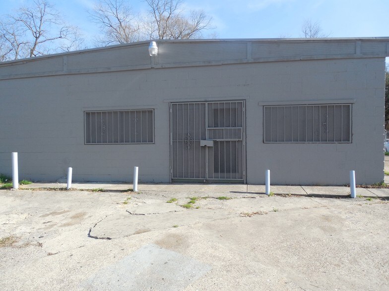 3744 Dixon Ave, Dallas, TX à louer - Photo du bâtiment - Image 3 de 16