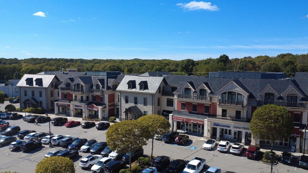 Sockanosset Cross Rd, Cranston, RI à louer - Photo du bâtiment - Image 3 de 15