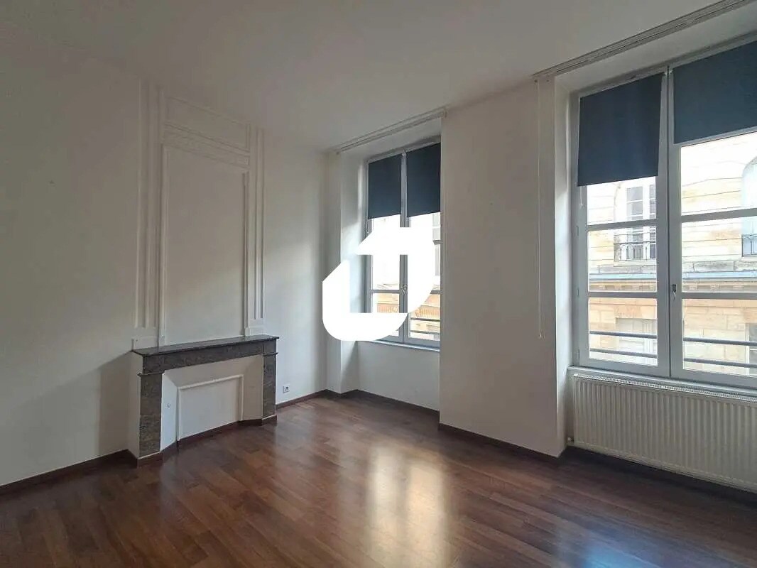 Office in Bordeaux for lease Interior Photo- Image 1 of 17