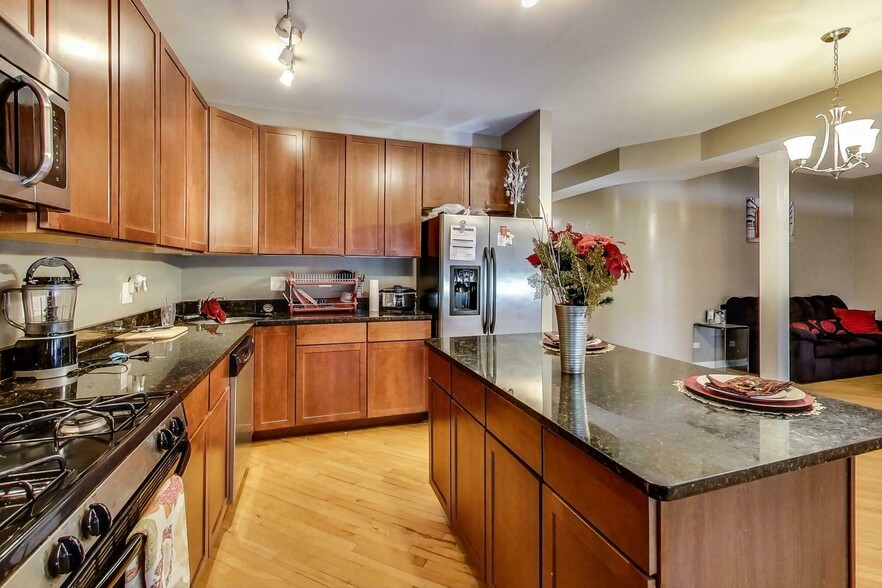 6700 S Clyde Ave, Chicago, IL for sale - Building Photo - Image 3 of 5