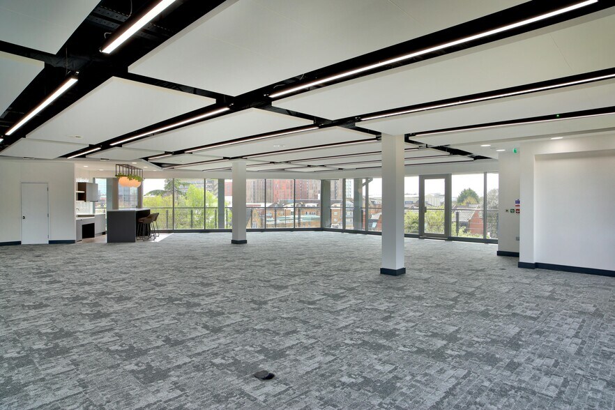 14 Castle Hl, Maidenhead à louer - Photo du bâtiment - Image 3 de 11