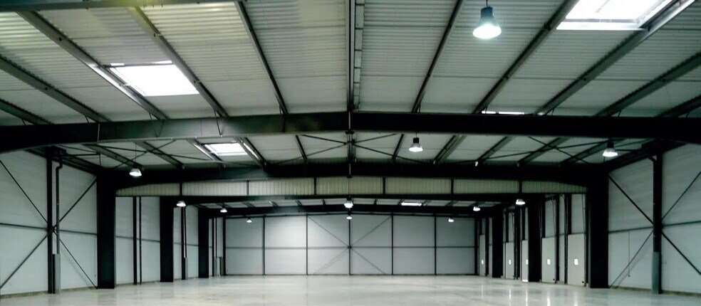 Industrial in Bondoufle for sale - Building Photo - Image 3 of 8