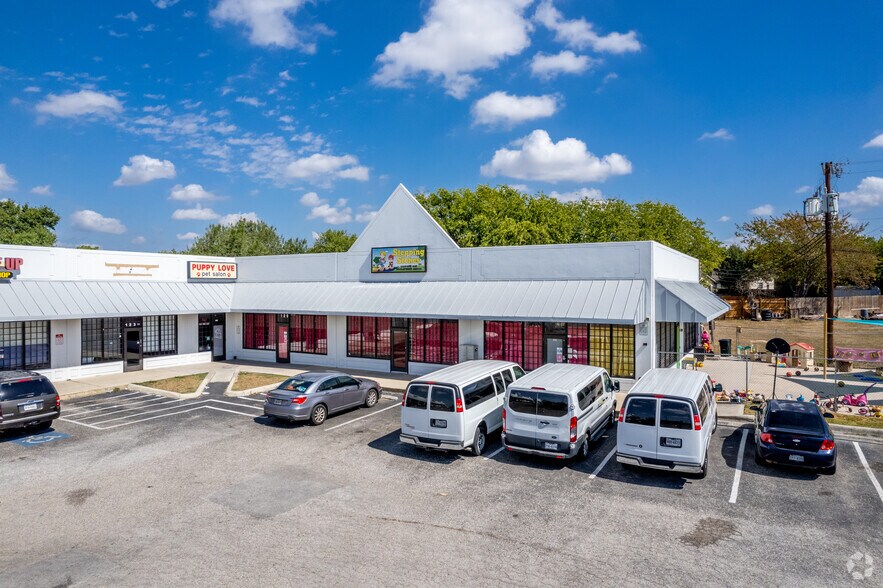 8021 FM 78, San Antonio, TX à louer - Photo du bâtiment - Image 3 de 4