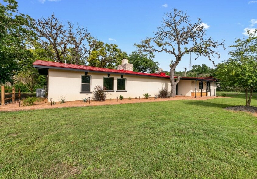 48 Kneese Rd, Fredericksburg, TX for sale - Primary Photo - Image 1 of 14