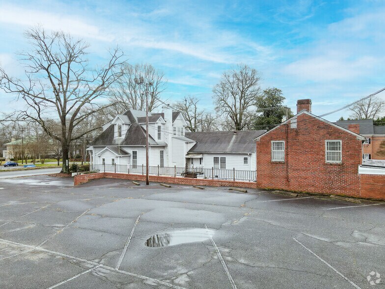 219 S York St, Gastonia, NC for sale - Building Photo - Image 2 of 4