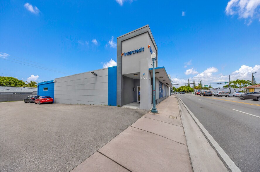 4713-4725 SW 8th St, Miami, FL à louer - Photo du bâtiment - Image 2 de 57