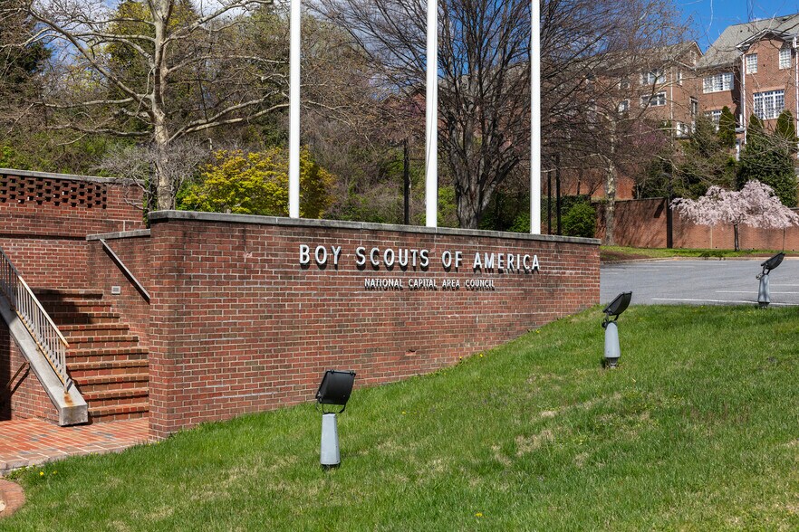 9190 Rockville Pike, Bethesda, MD à vendre - Photo du bâtiment - Image 3 de 4