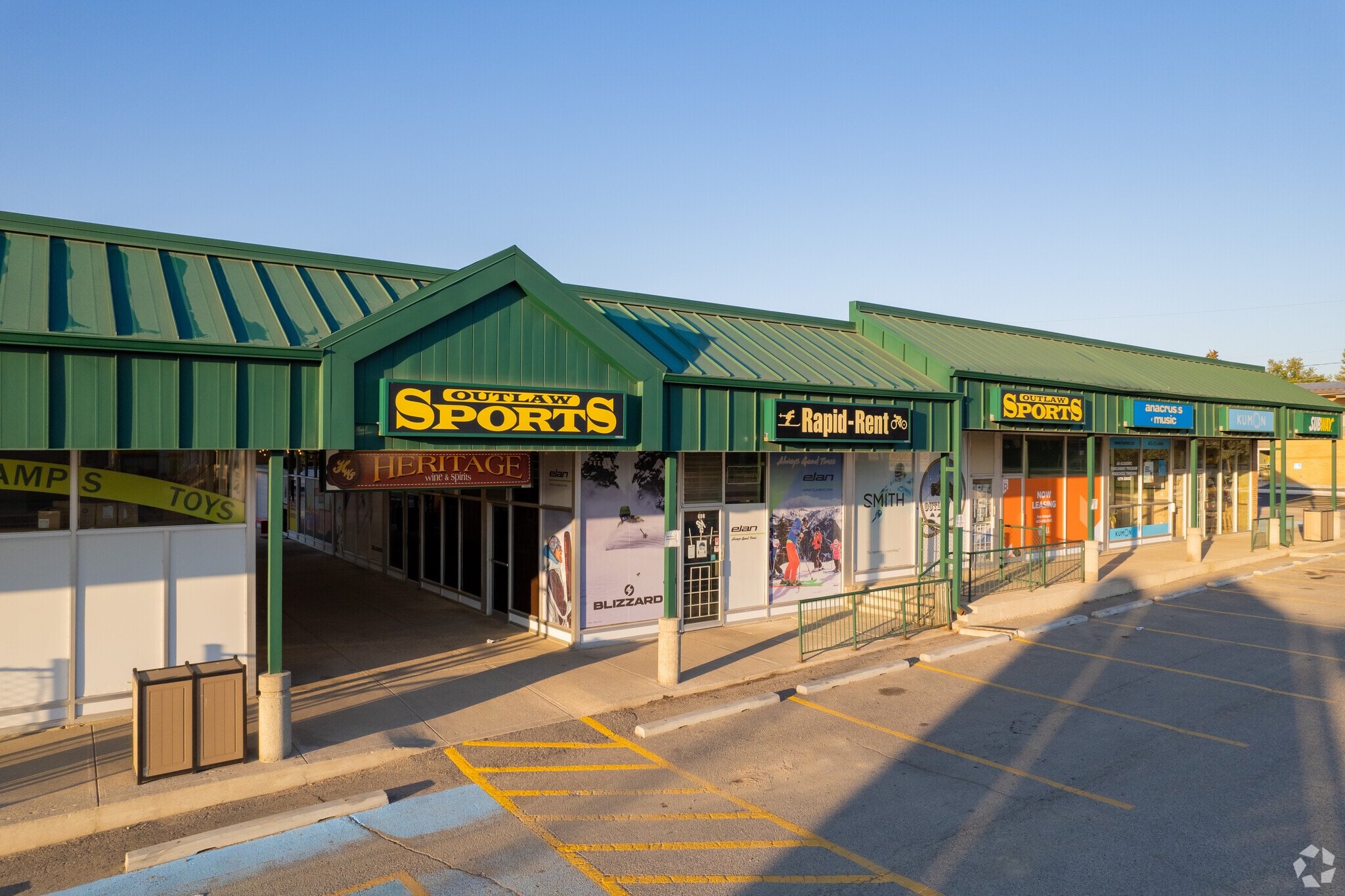 8403-8421 Elbow Dr SW, Calgary, AB for sale Primary Photo- Image 1 of 1