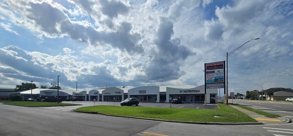 301-329 10th Ave N, Jacksonville Beach, FL for lease - Building Photo - Image 2 of 6