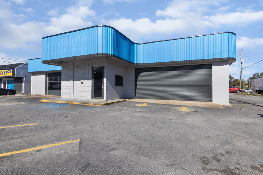 1801 Bingle Rd, Houston, TX for lease - Building Photo - Image 3 of 23