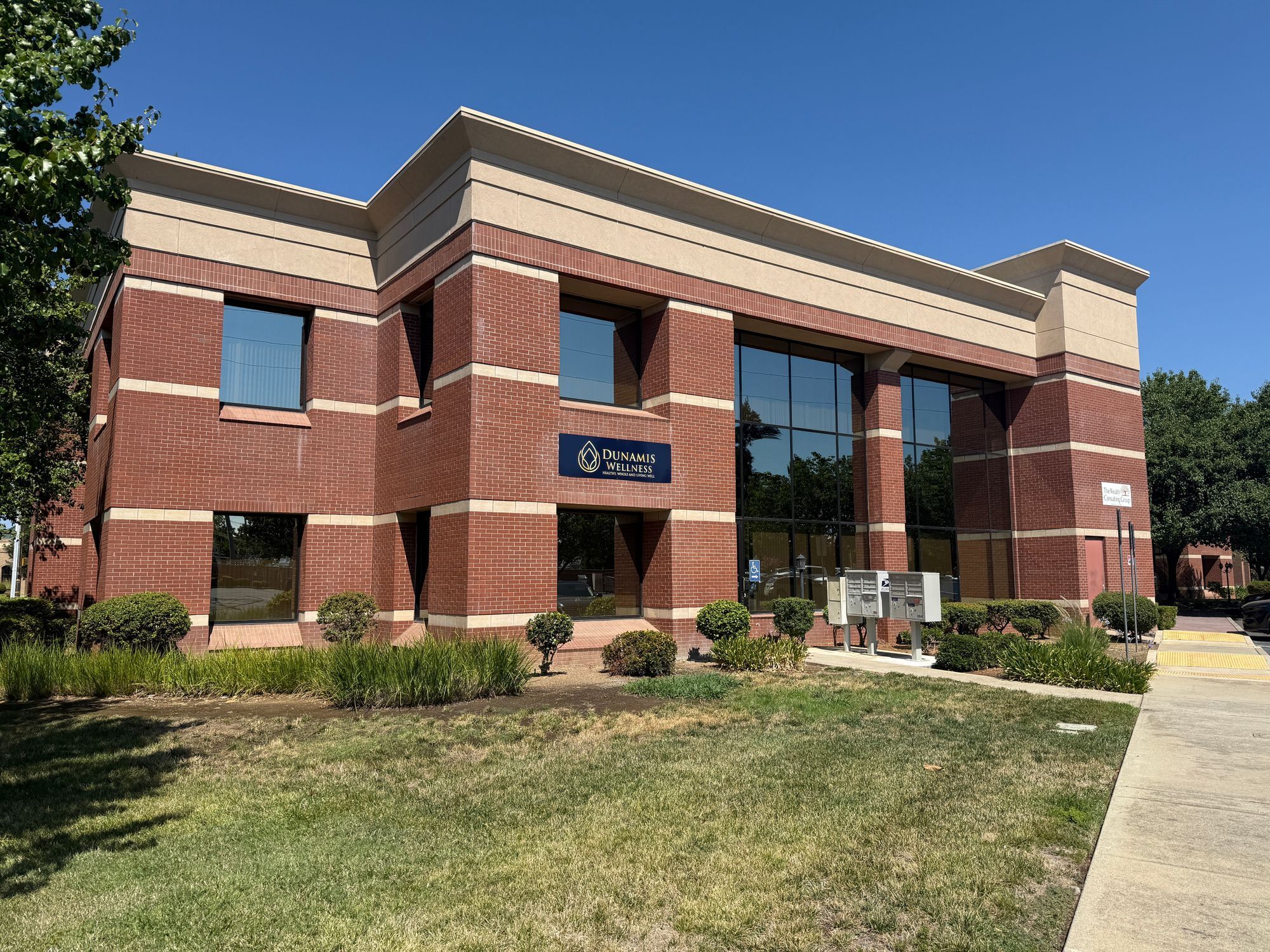 2195 Larkspur Ln, Redding, CA for lease Building Photo- Image 1 of 9