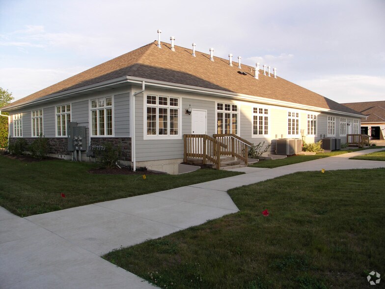 700-730 Fox Glen Ct, Fox River Grove, IL à louer - Photo du bâtiment - Image 2 de 14