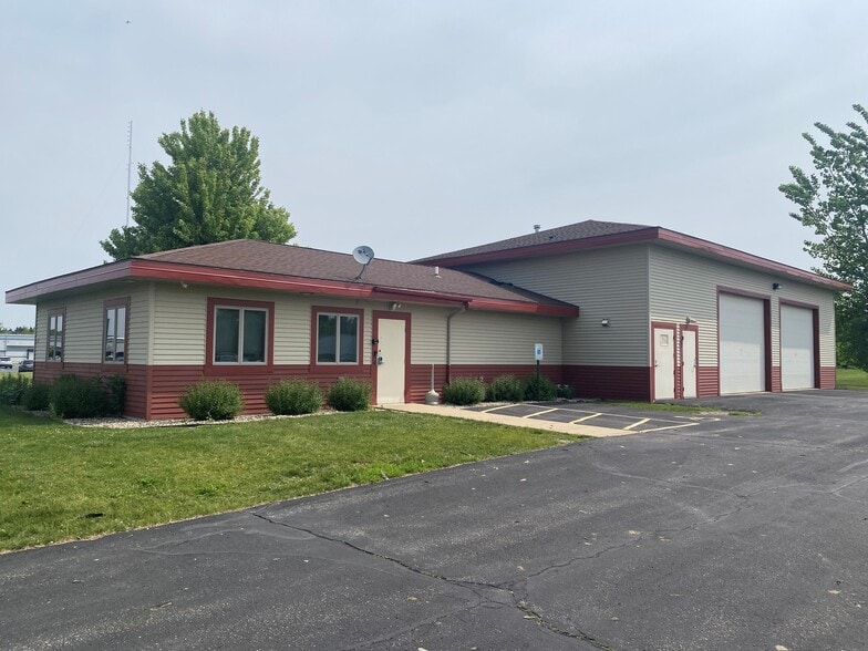 220 Riverbirch Ct, Deerfield, WI for sale - Building Photo - Image 2 of 2