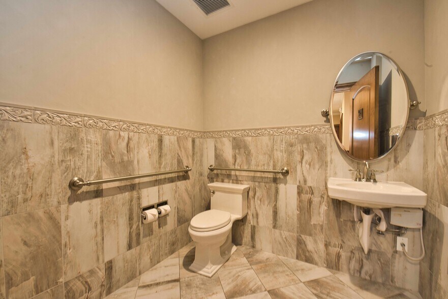 330 Forest Ave, Locust Valley, NY à louer - Photo intérieure - Image 3 de 15