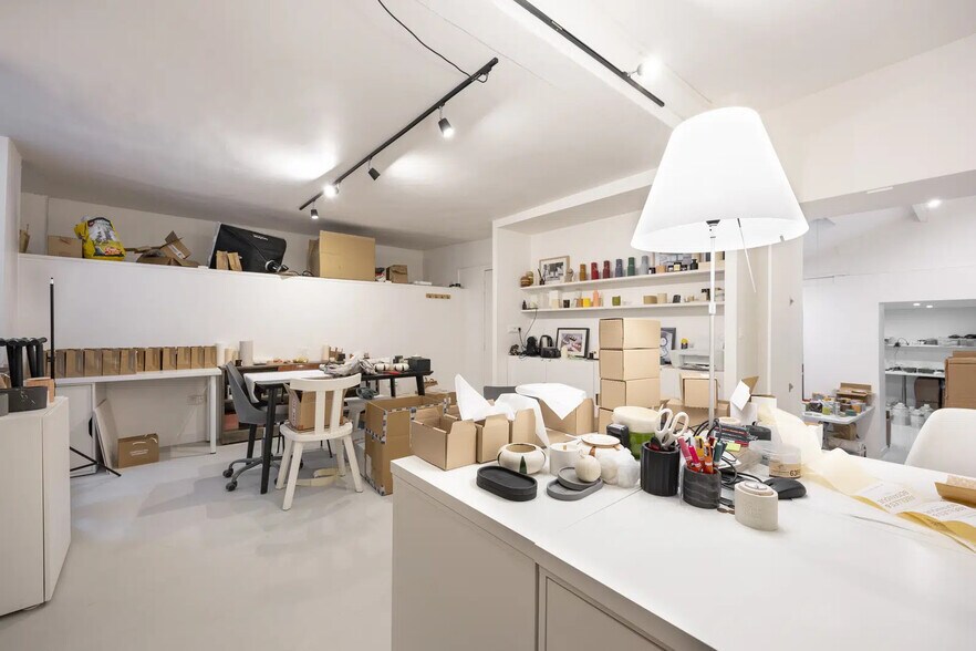 Immeuble residentiel dans Paris à vendre - Photo du bâtiment - Image 1 de 10