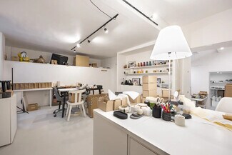 Plus de détails pour Multi-résidentiel à vendre