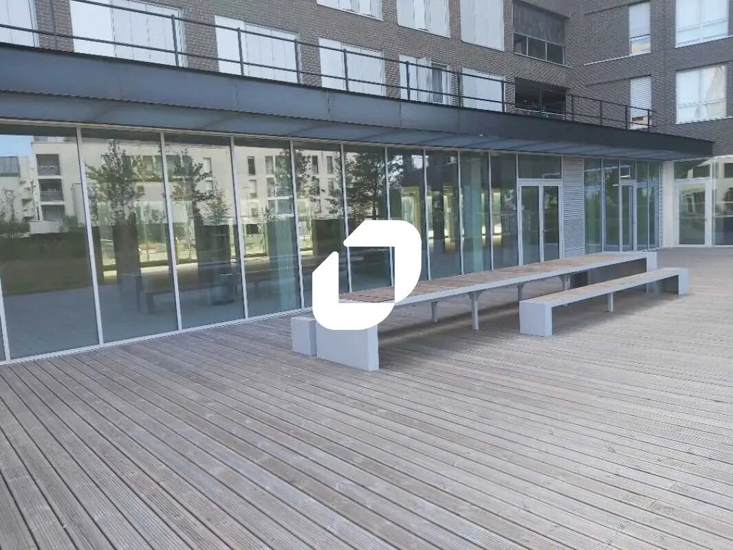 Retail in Bordeaux for lease Building Photo- Image 1 of 11