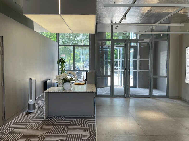 205 Avenue Georges Clemenceau, Nanterre à louer - Photo du bâtiment - Image 2 de 15