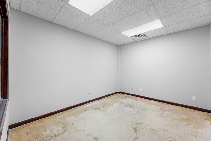 2214 Route 37 E, Toms River, NJ à louer - Photo intérieure - Image 3 de 36