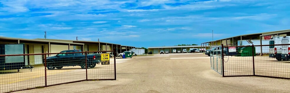 2633 Howard Loop, Salado, TX à louer - Photo du bâtiment - Image 2 de 6