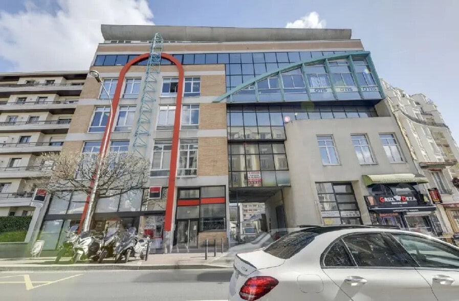 Office in Montreuil for lease - Building Photo - Image 1 of 6
