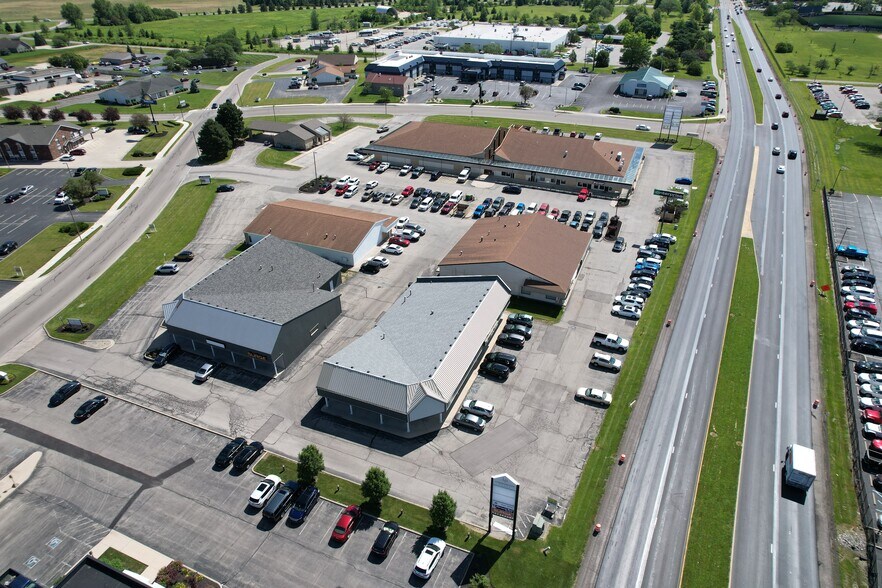 3301 N Everbrook Ln, Muncie, IN à louer - Photo du bâtiment - Image 3 de 9