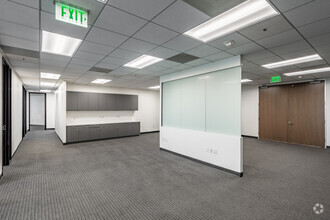 18101 Von Karman Ave, Irvine, CA à louer Photo du bâtiment- Image 2 de 6