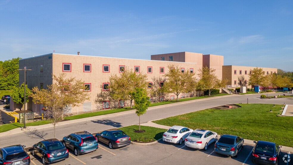 8000 Five Mile Rd, Cincinnati, OH à louer - Photo du bâtiment - Image 1 de 4