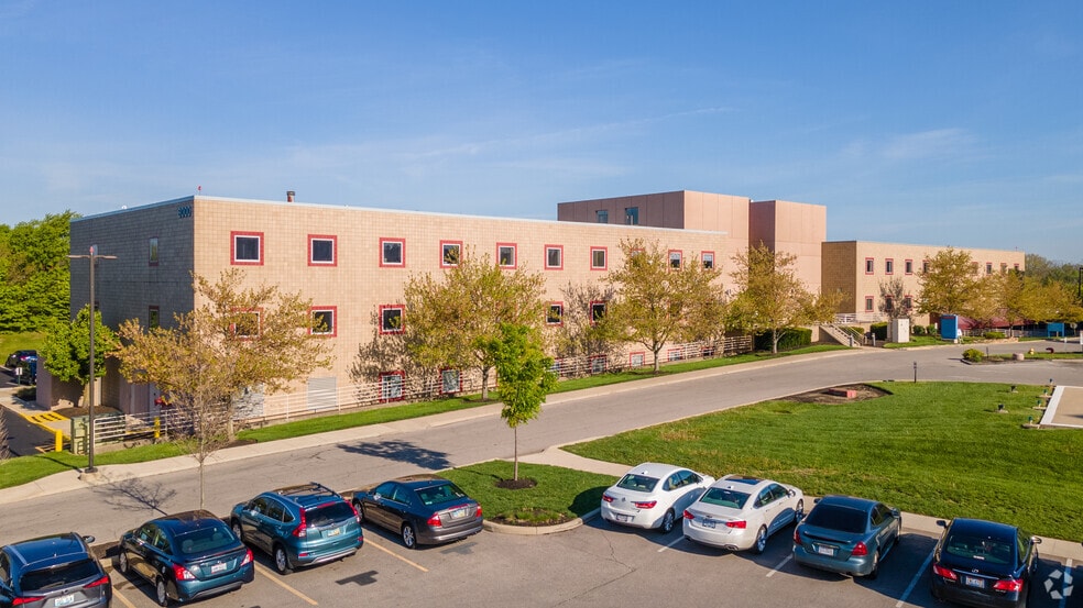 8000 Five Mile Rd, Cincinnati, OH for lease - Primary Photo - Image 1 of 4