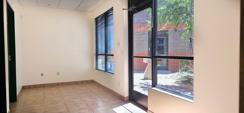 7678 E Greenway Rd, Scottsdale, AZ for lease - Building Photo - Image 2 of 13