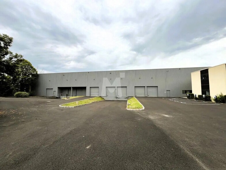 Industrial in Lisses for lease - Building Photo - Image 3 of 12