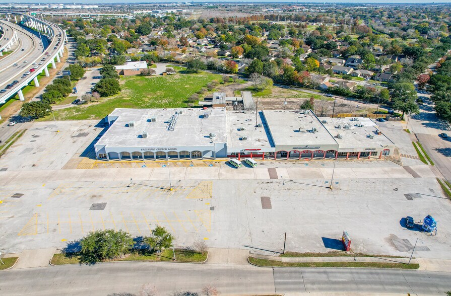 11502 Hughes Rd, Houston, TX à louer - Photo du bâtiment - Image 2 de 3