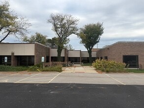 1475 S Wheeling Rd, Wheeling, IL for lease Interior Photo- Image 1 of 17