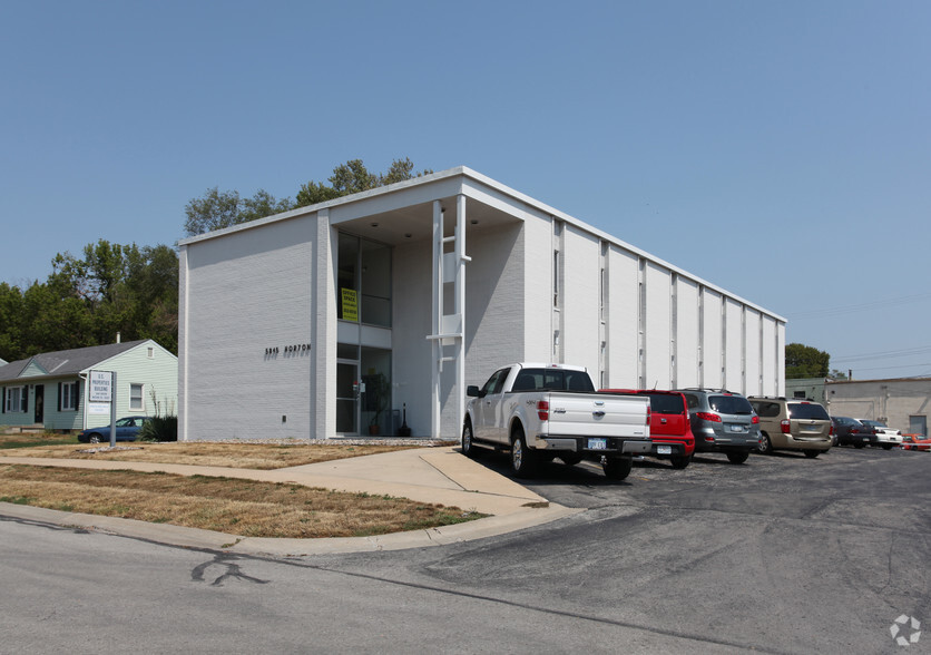 5845 Horton St, Mission, KS for lease - Building Photo - Image 1 of 2