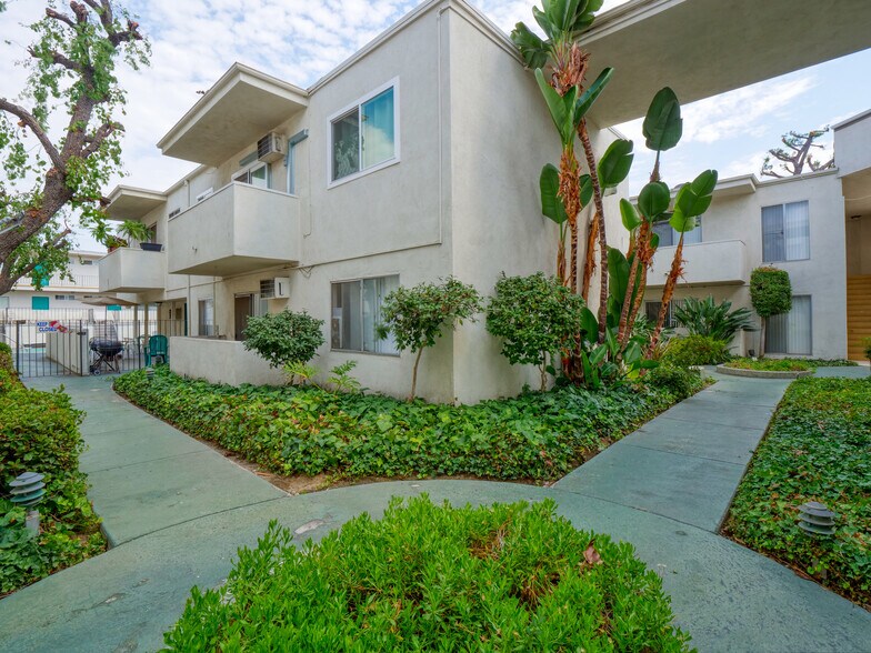 10749 New Haven St, Sun Valley, CA à vendre - Photo du bâtiment - Image 3 de 11
